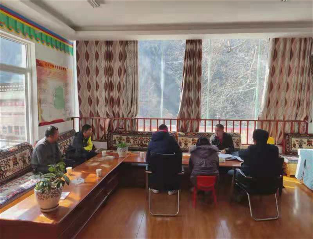 德欽縣人民檢察院黨組書記、檢察長(zhǎng)陸建華到紅坡村調(diào)研指導(dǎo)“迎接黨的二十大 一學(xué)四抓三促進(jìn)”專項(xiàng)活動(dòng)開展情況